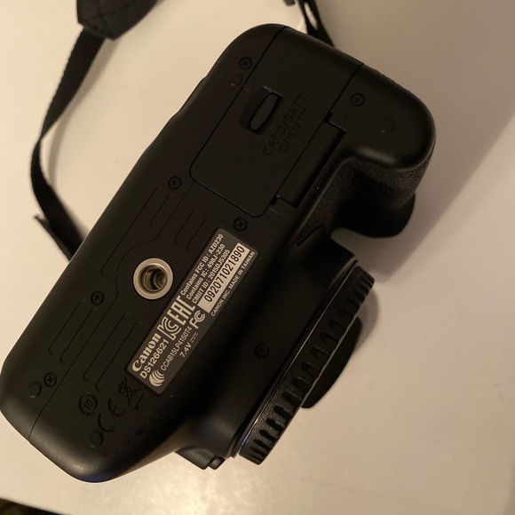 📸 Canon EOS Rebel T6 Body – Black | Barely Used | Original Box - Picture 5 of 13